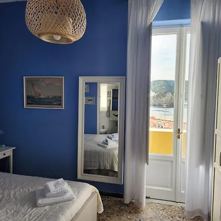 Luci Del Mari Pensión 4*